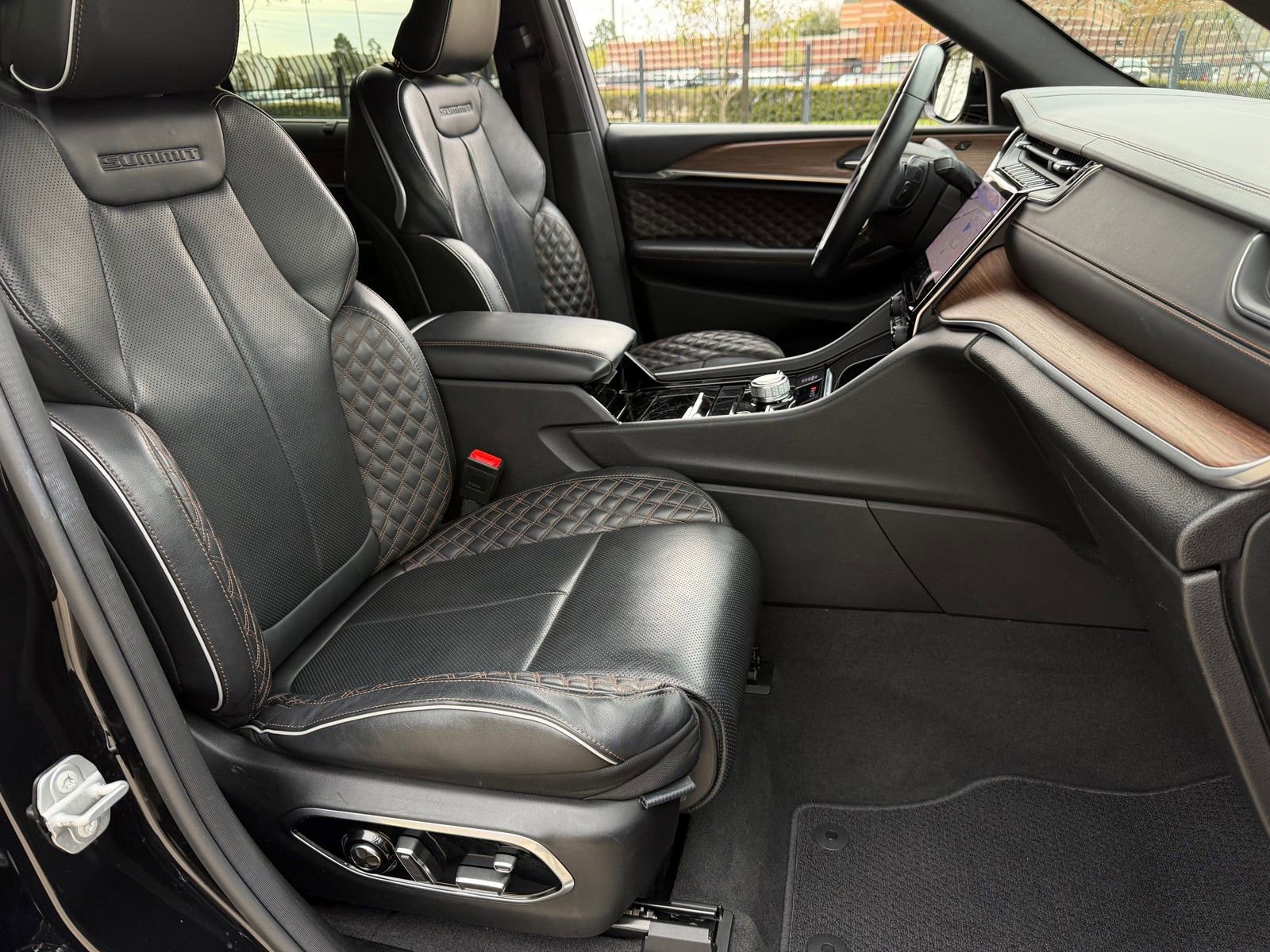 Used 2022 Jeep Grand Cherokee L Summit w/ Luxury Tech Group V image 21