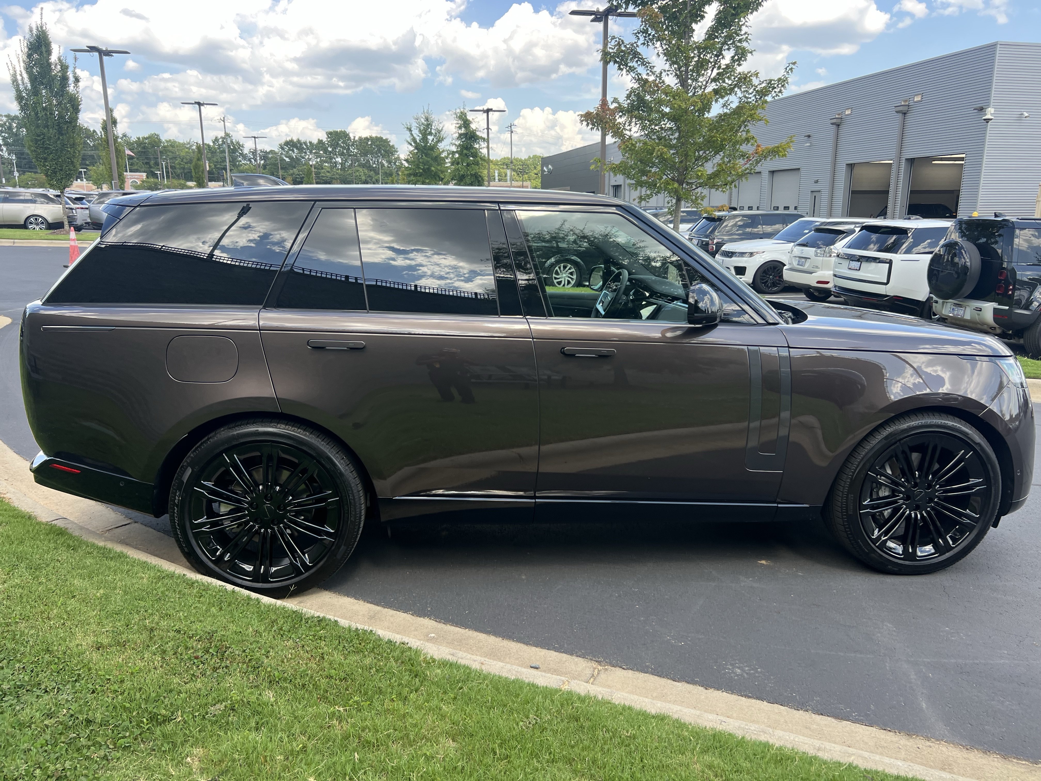 Certified 2026 Land Rover Range Rover SE AWD/4WD image 8