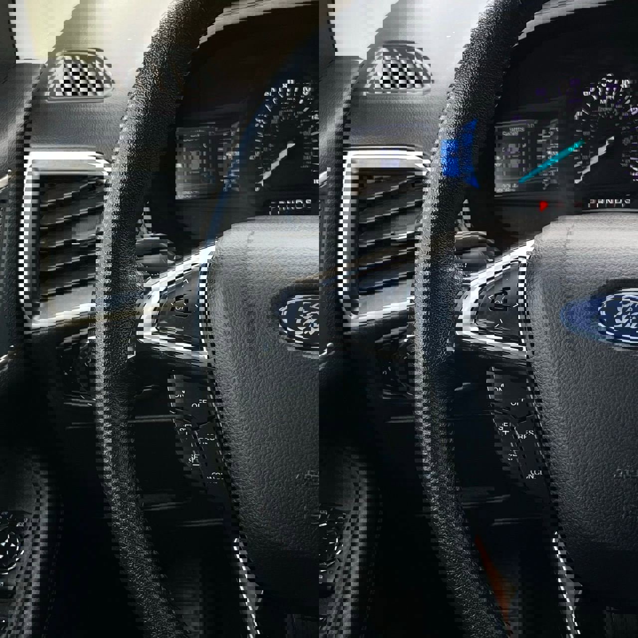 Used 2024 Ford Edge SEL image 13