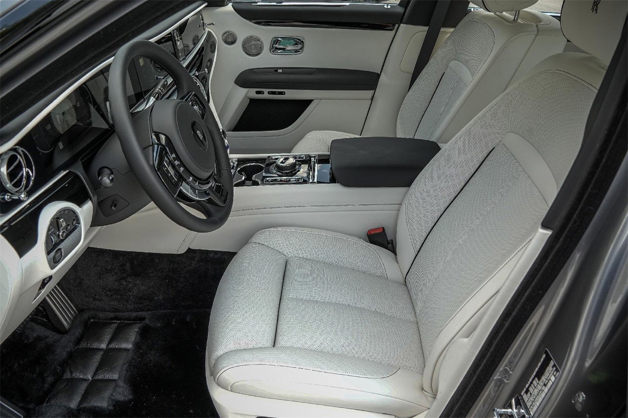 New 2025 Rolls-Royce Ghost image 18