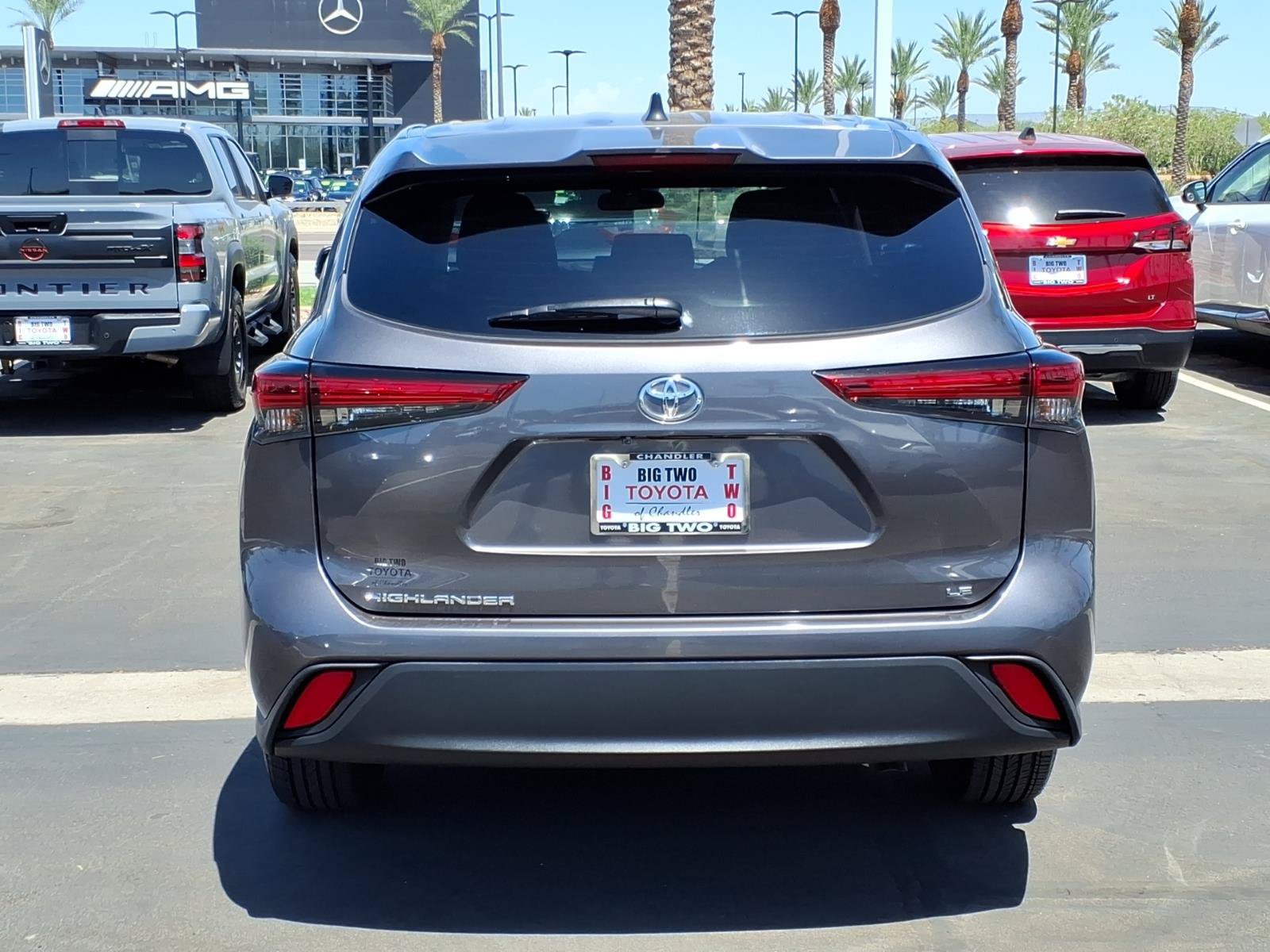 Used 2023 Toyota Highlander LE FWD image 5