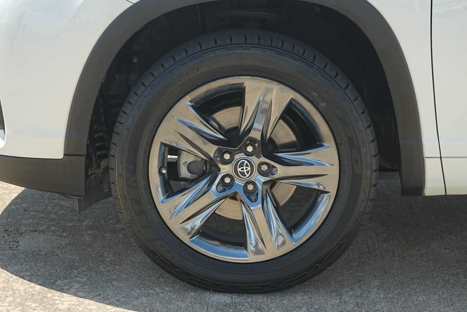 Used 2017 Toyota Highlander Limited Platinum FWD image 7