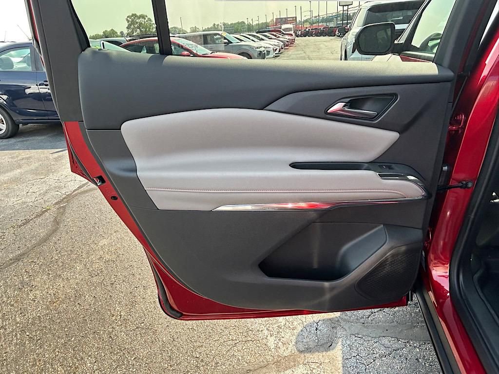 New 2025 Chevrolet Traverse LT w/ LPO, Floor Liner Package image 22