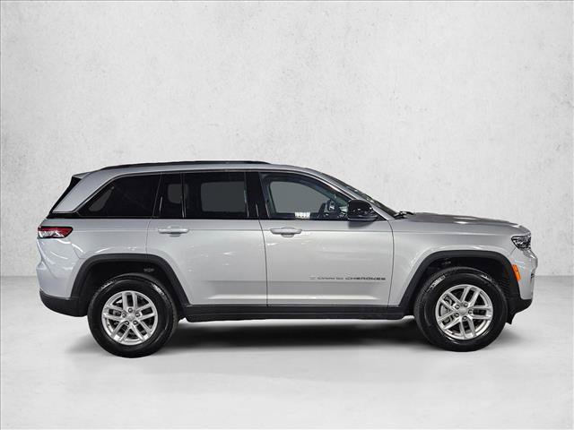 Used 2024 Jeep Grand Cherokee Laredo X RWD image 4