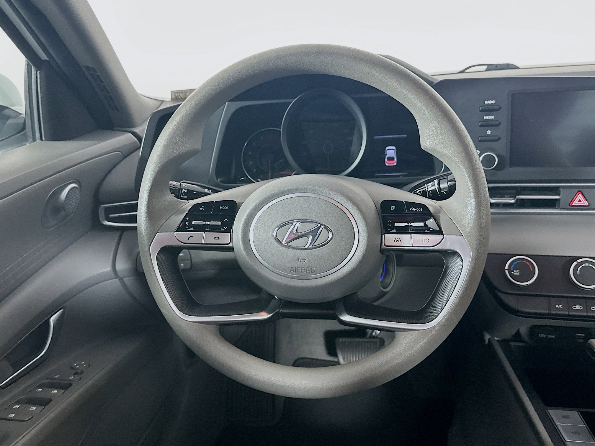 Used 2021 Hyundai Elantra SE image 18