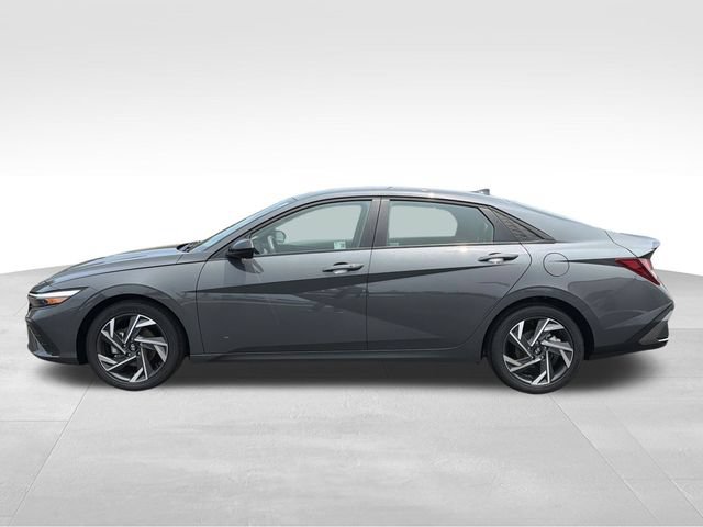 Used 2025 Hyundai Elantra Sport FWD image 5