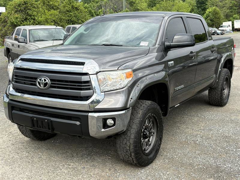 Used 2015 Toyota Tundra SR5 w/ SR5 Upgrade Package AWD/4WD image 1