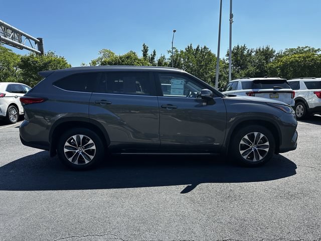 Used 2023 Toyota Highlander XLE AWD/4WD image 4