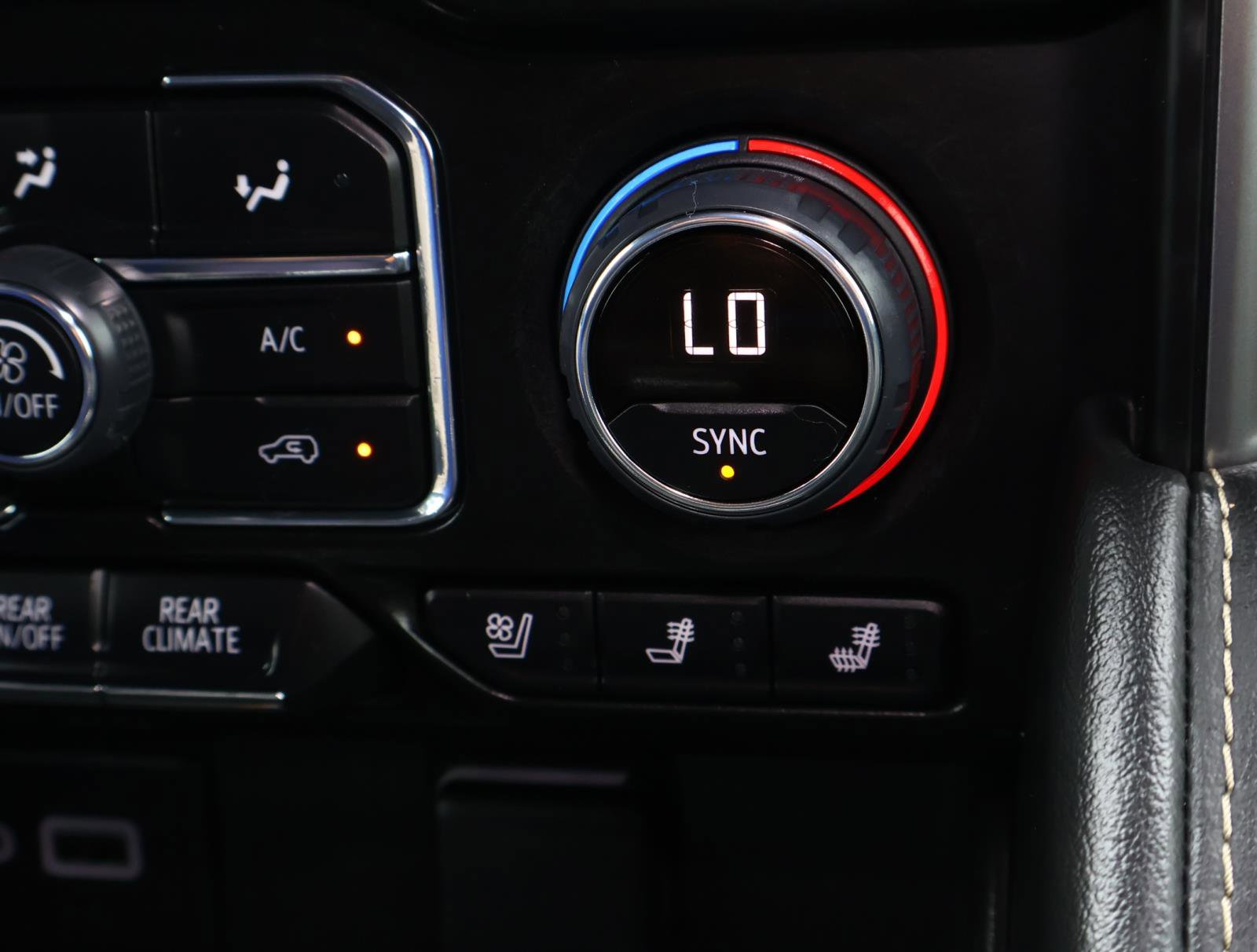 Used 2024 Chevrolet Tahoe Premier w/ Premium Package RWD image 33