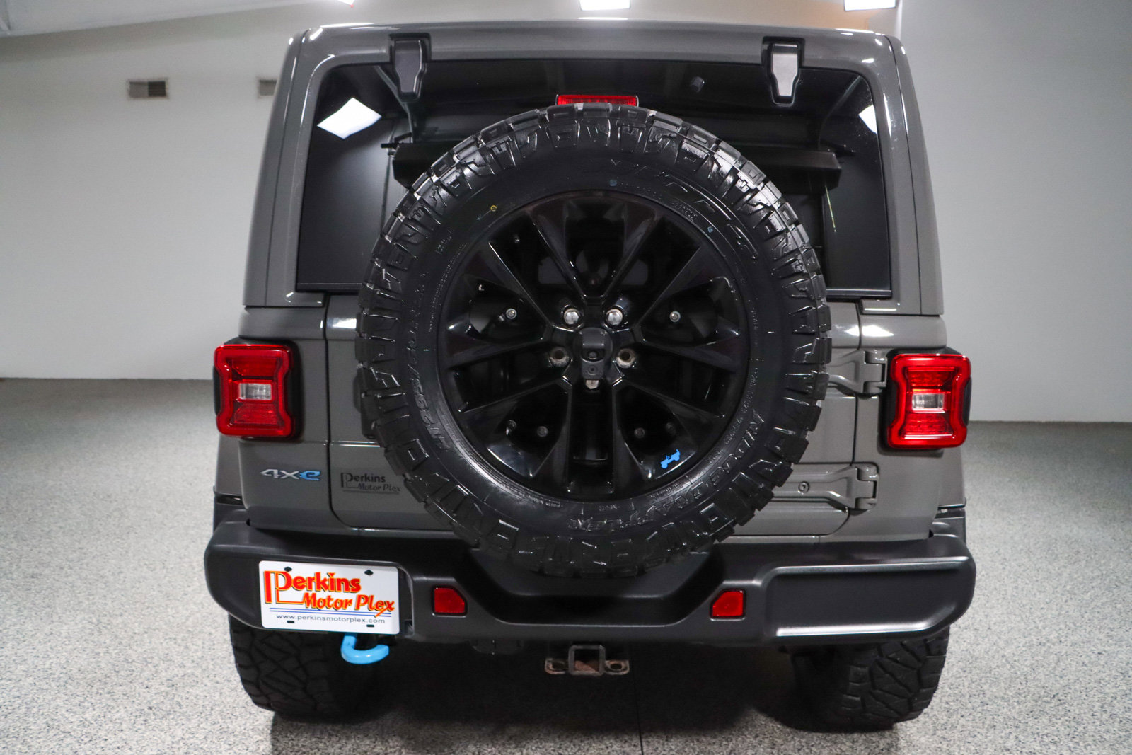 Used 2023 Jeep Wrangler Unlimited Sahara w/ Cold Weather Group AWD/4WD image 9