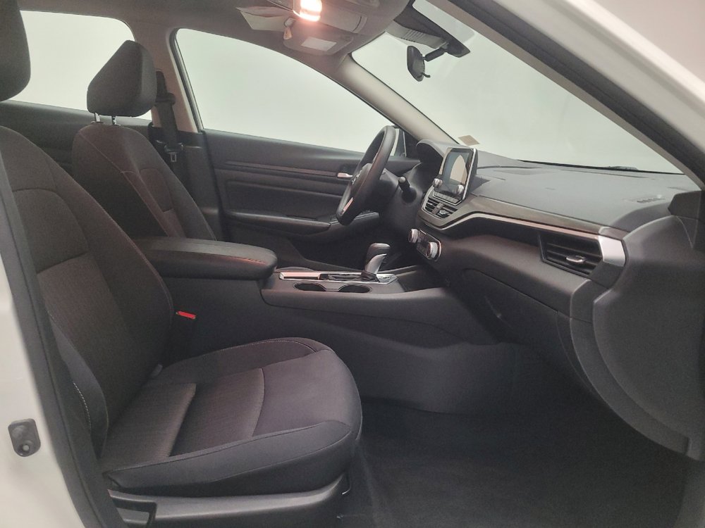 Used 2025 Nissan Altima 2.5 SV FWD image 21