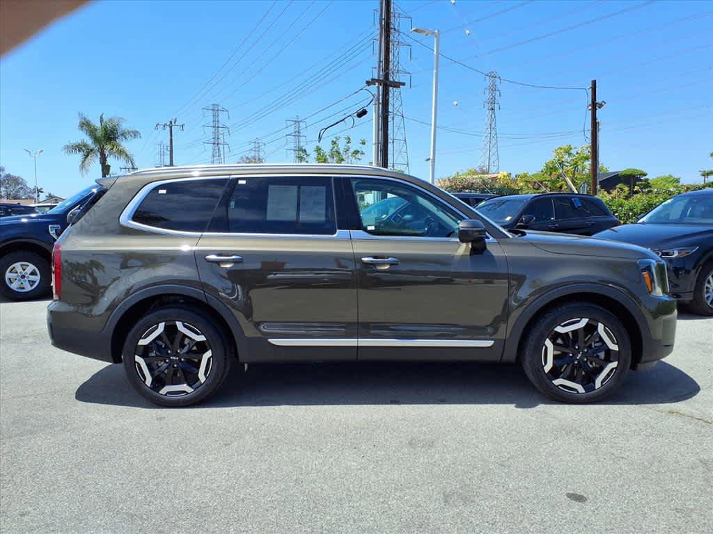 Used 2025 Kia Telluride S FWD image 2