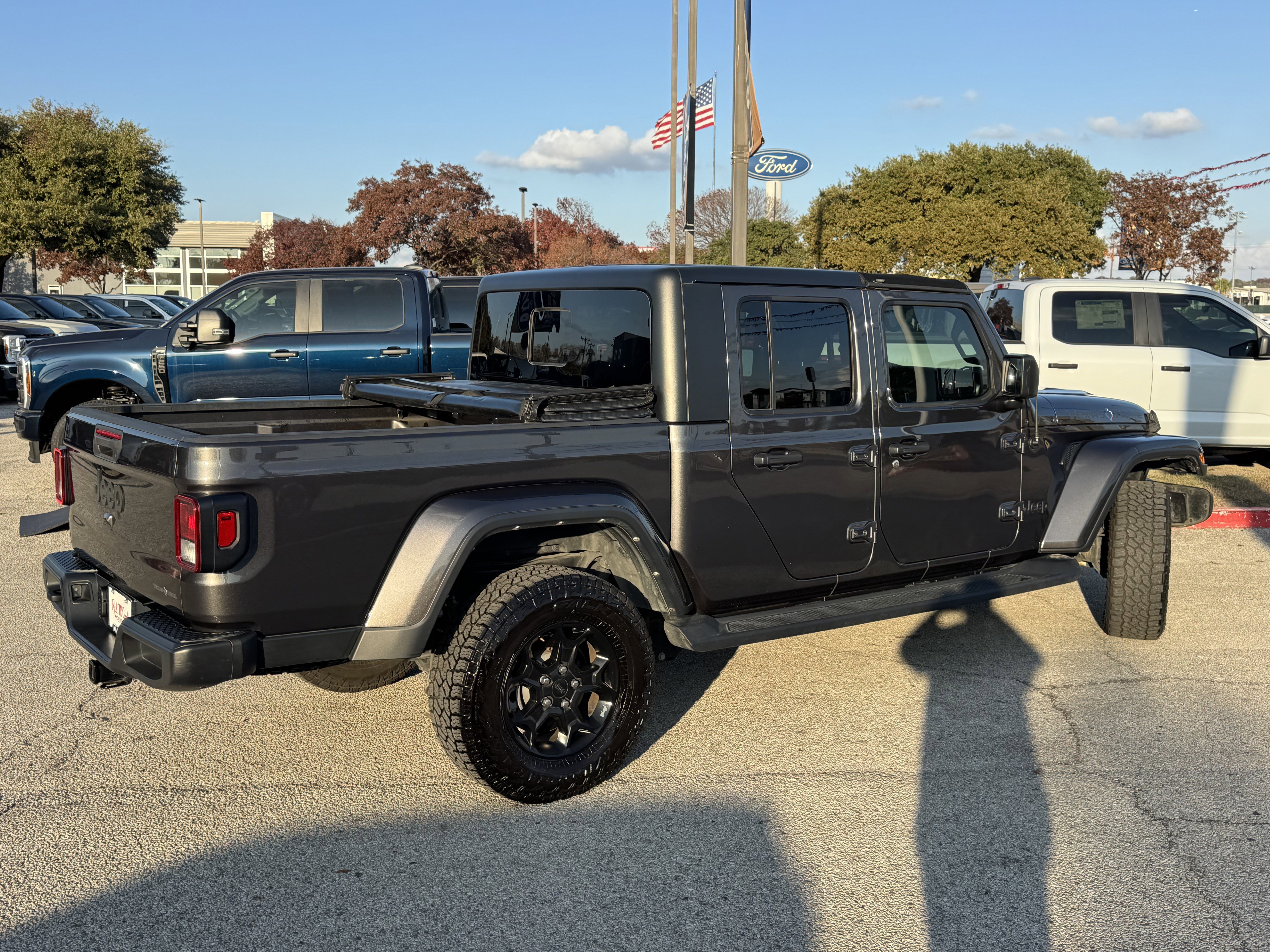 Used 2023 Jeep Gladiator Sport image 7