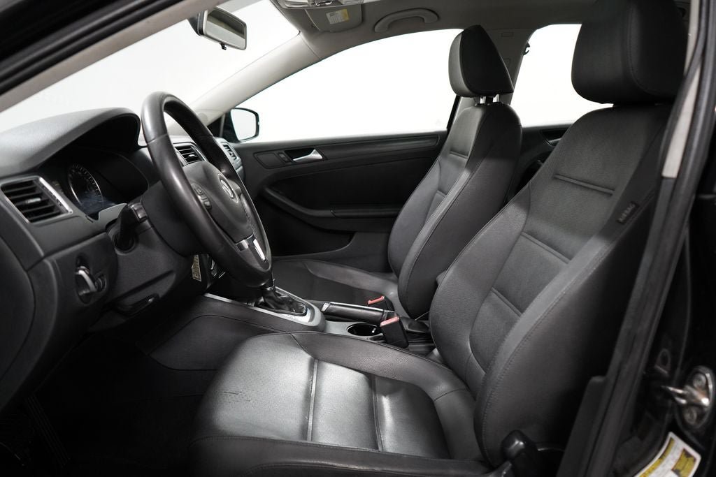 Used 2012 Volkswagen Jetta SE FWD image 12