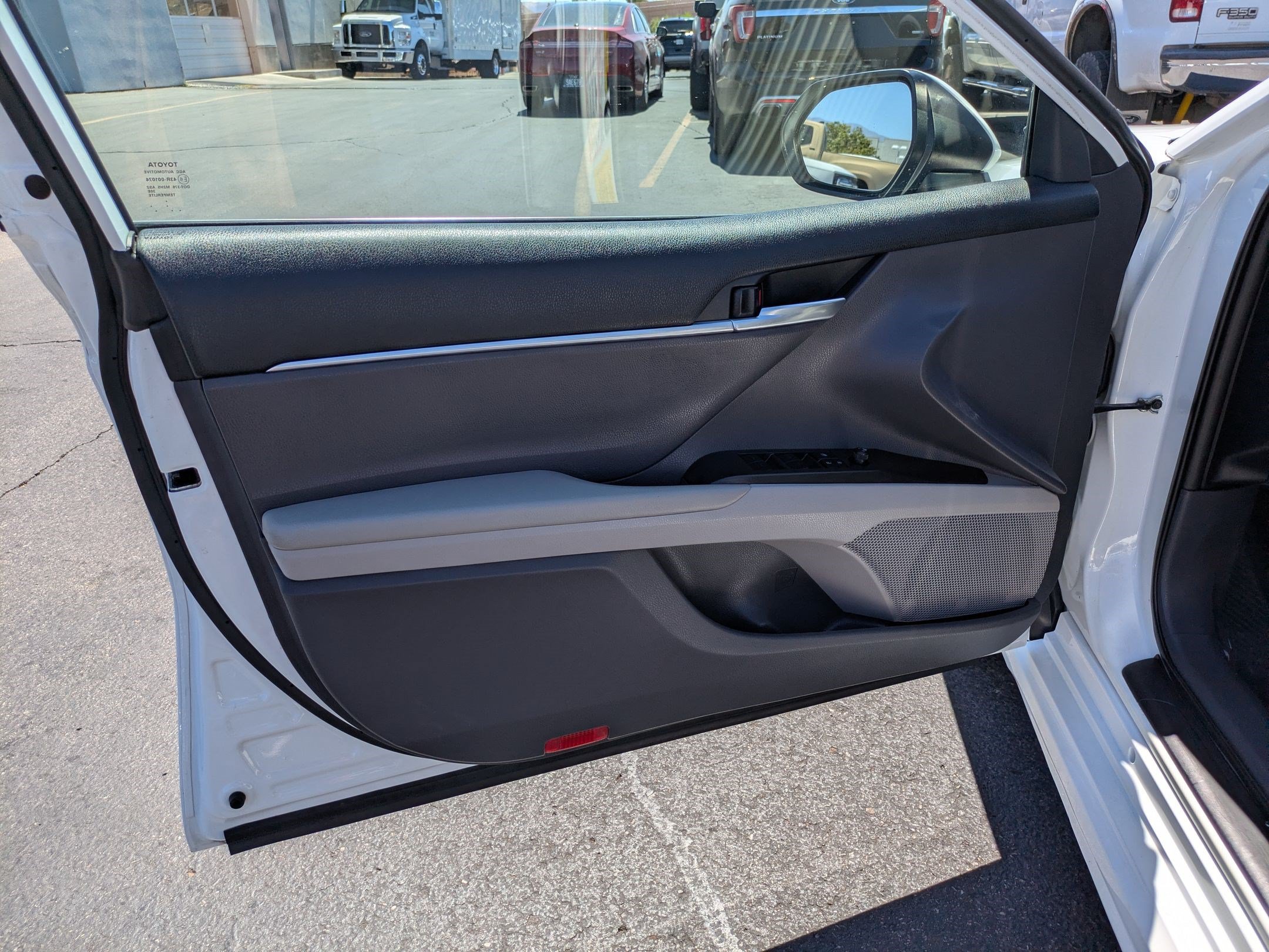 Used 2023 Toyota Camry SE FWD image 12