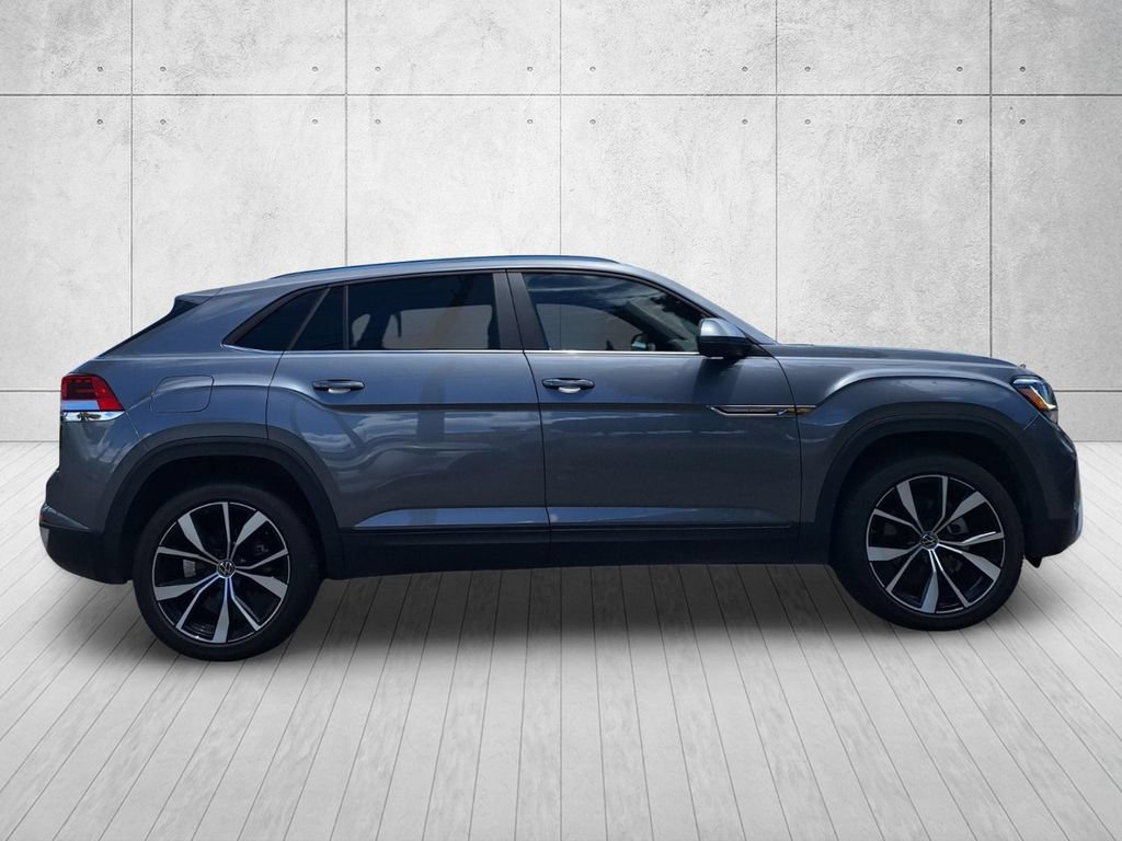 Used 2023 Volkswagen Atlas Cross Sport SE w/ Black Wheel Package FWD image 4