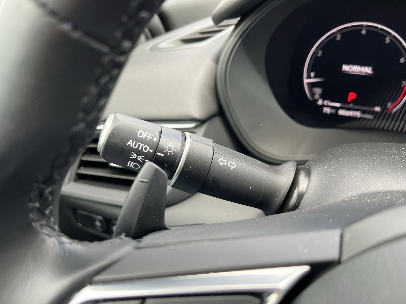 Certified 2025 Acura TLX w/ Technology Package image 31