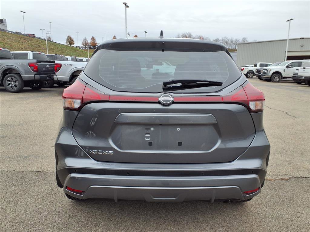 Used 2024 Nissan Kicks S image 3