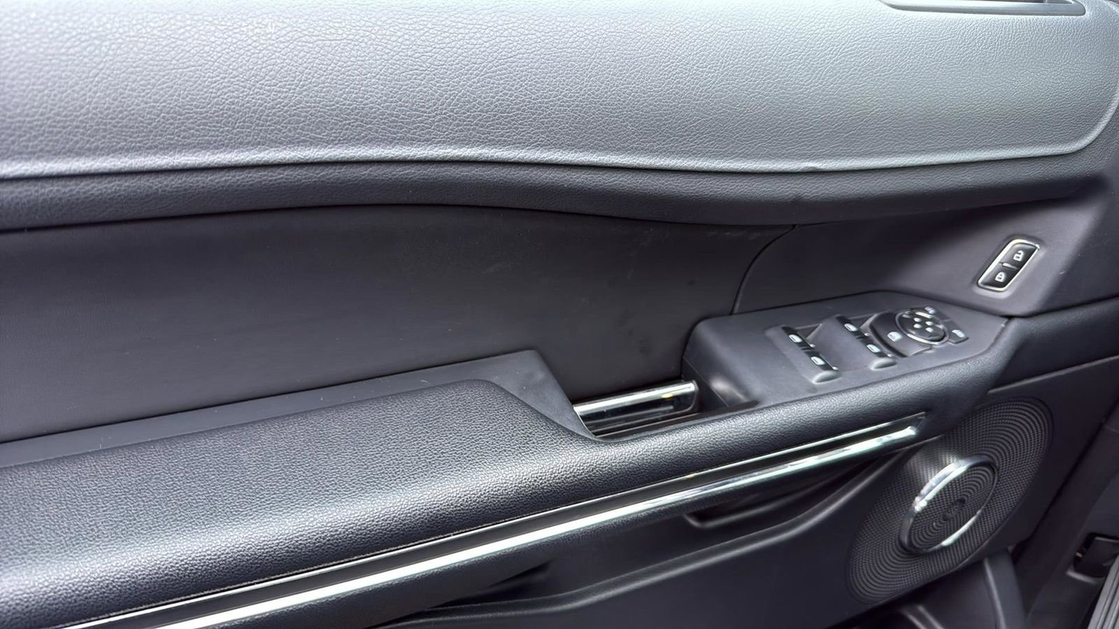 Used 2023 Ford Expedition XLT image 12