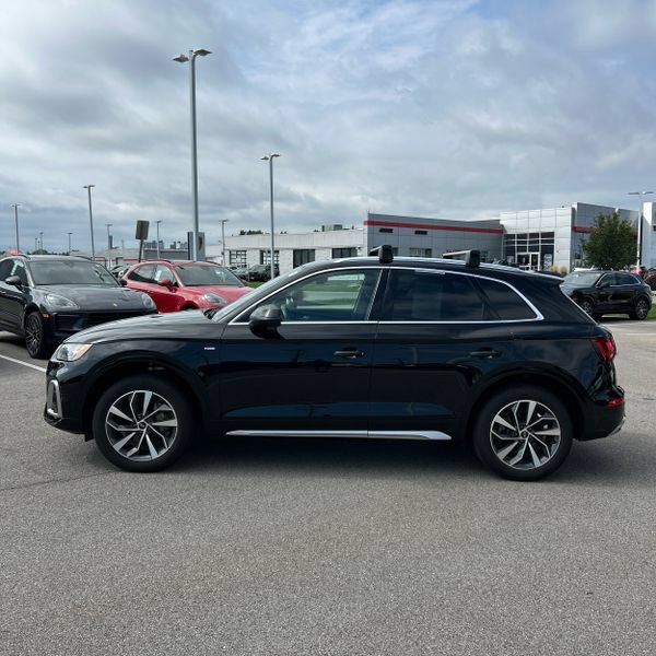 Used 2022 Audi Q5 2.0T Premium w/ Convenience Package AWD/4WD image 2