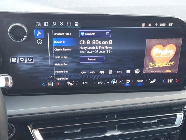 Used 2025 Chevrolet Traverse LT image 5