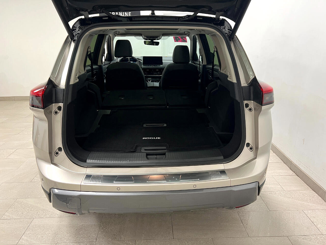 Used 2024 Nissan Rogue SL w/ SL Premium Package image 13