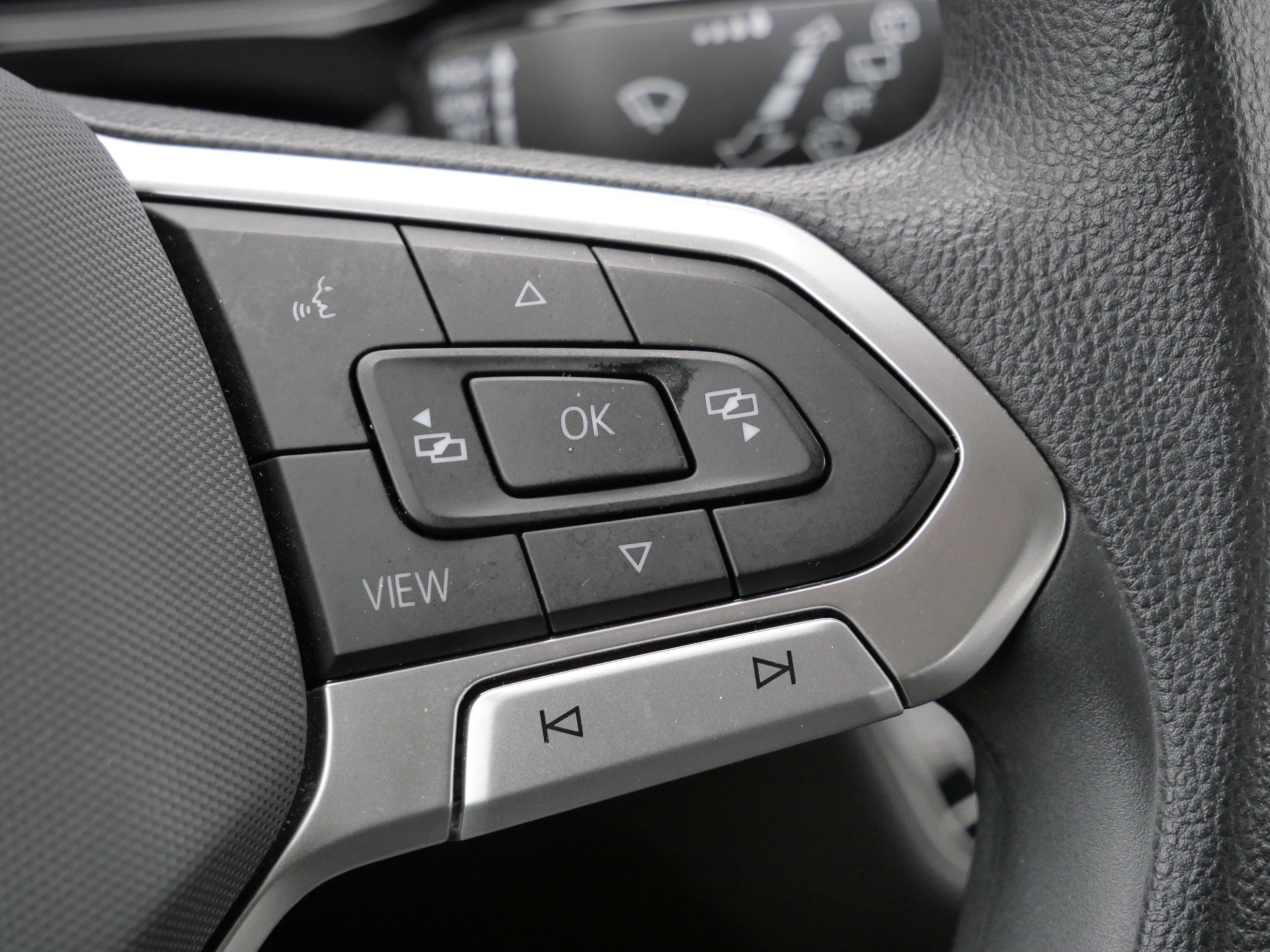 Certified 2022 Volkswagen Taos S image 32