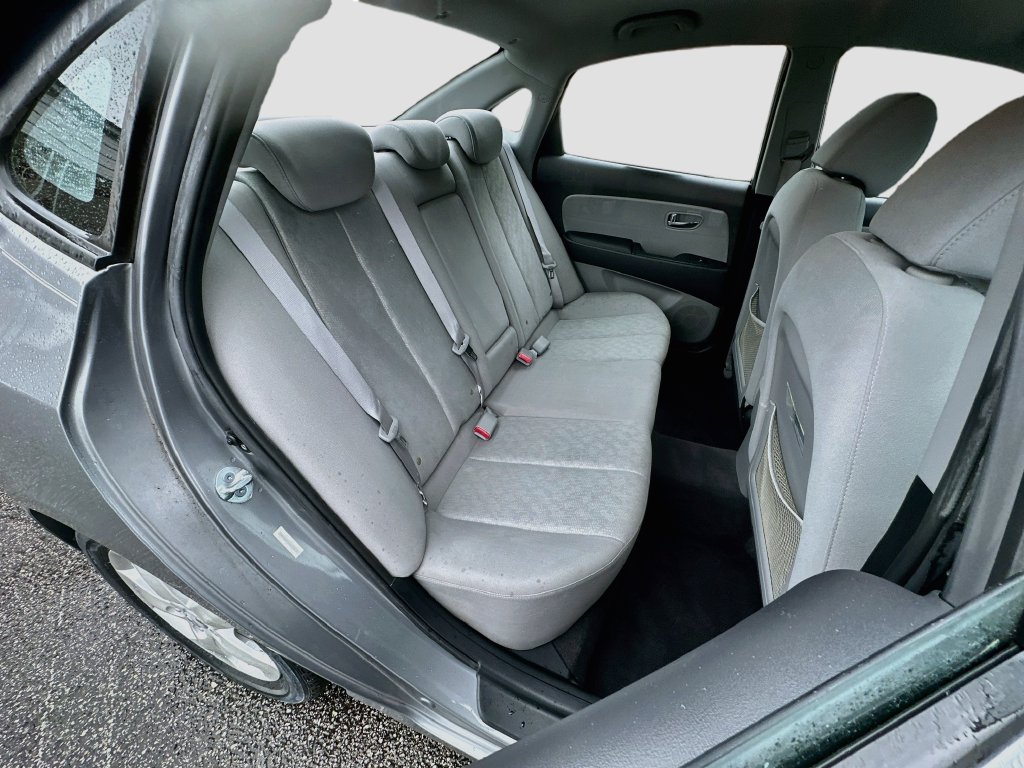 Used 2010 Hyundai Elantra SE FWD image 23