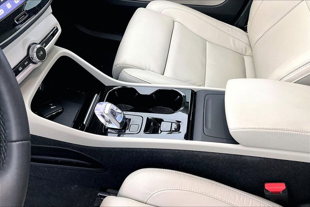 Used 2023 Volvo XC40 B5 Plus w/ Protection Package Premier AWD/4WD image 18