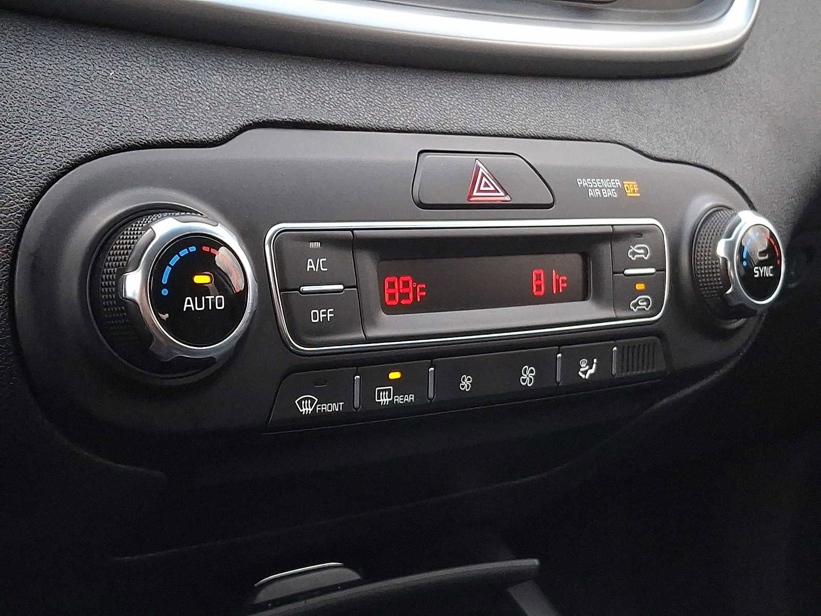 Used 2019 Kia Sorento LX image 13