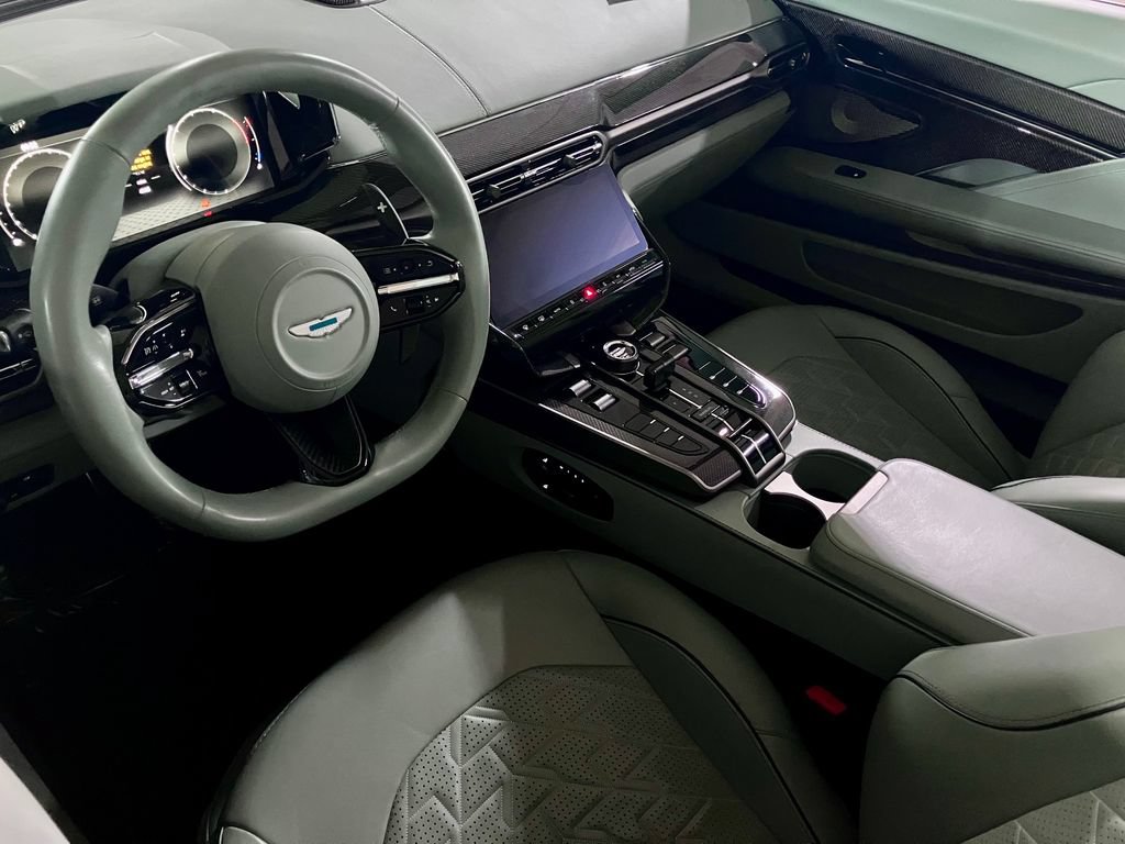 Used 2026 Aston Martin Vanquish Convertible RWD image 3