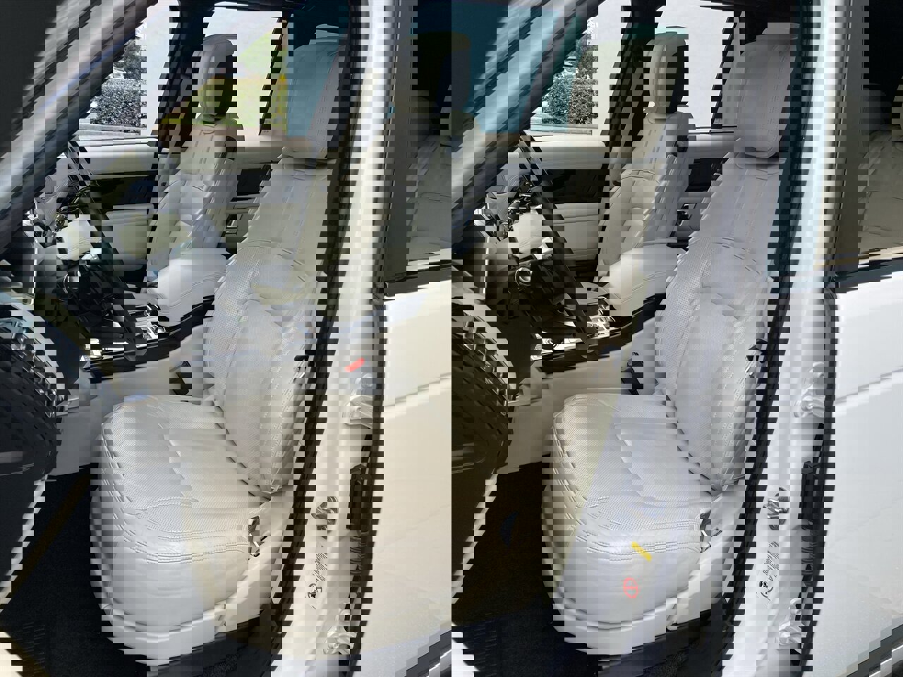 Used 2019 Land Rover Range Rover Supercharged image 15