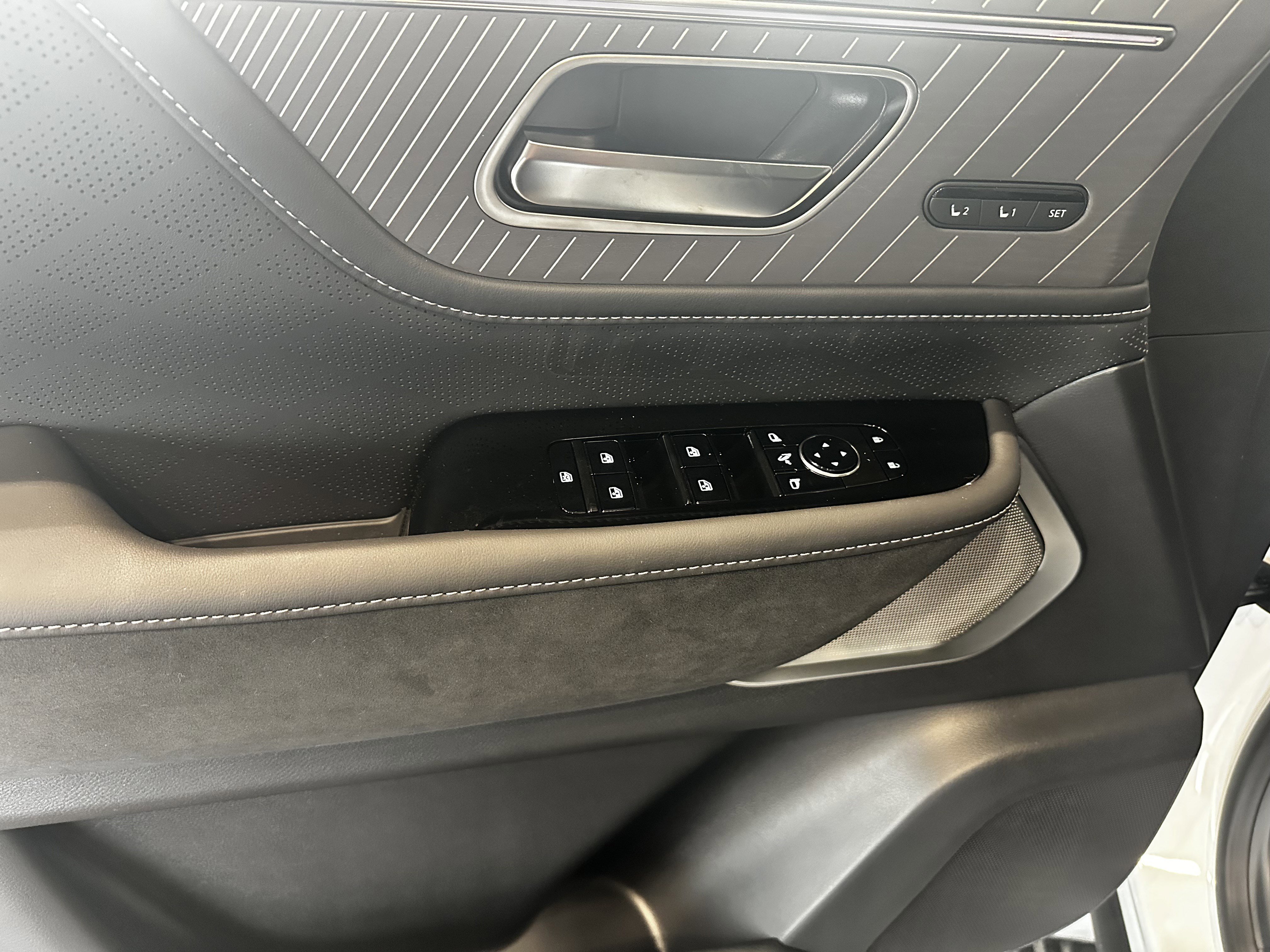 New 2026 INFINITI QX80 Autograph w/ Premium Cargo Package image 11