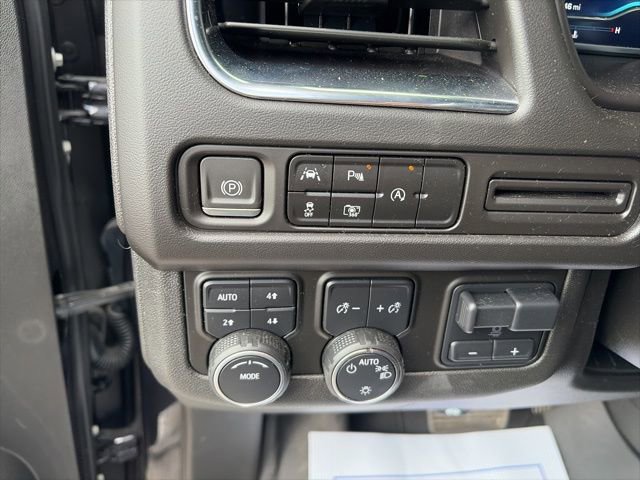 Used 2023 Chevrolet Suburban RST w/ Luxury Package AWD/4WD image 20