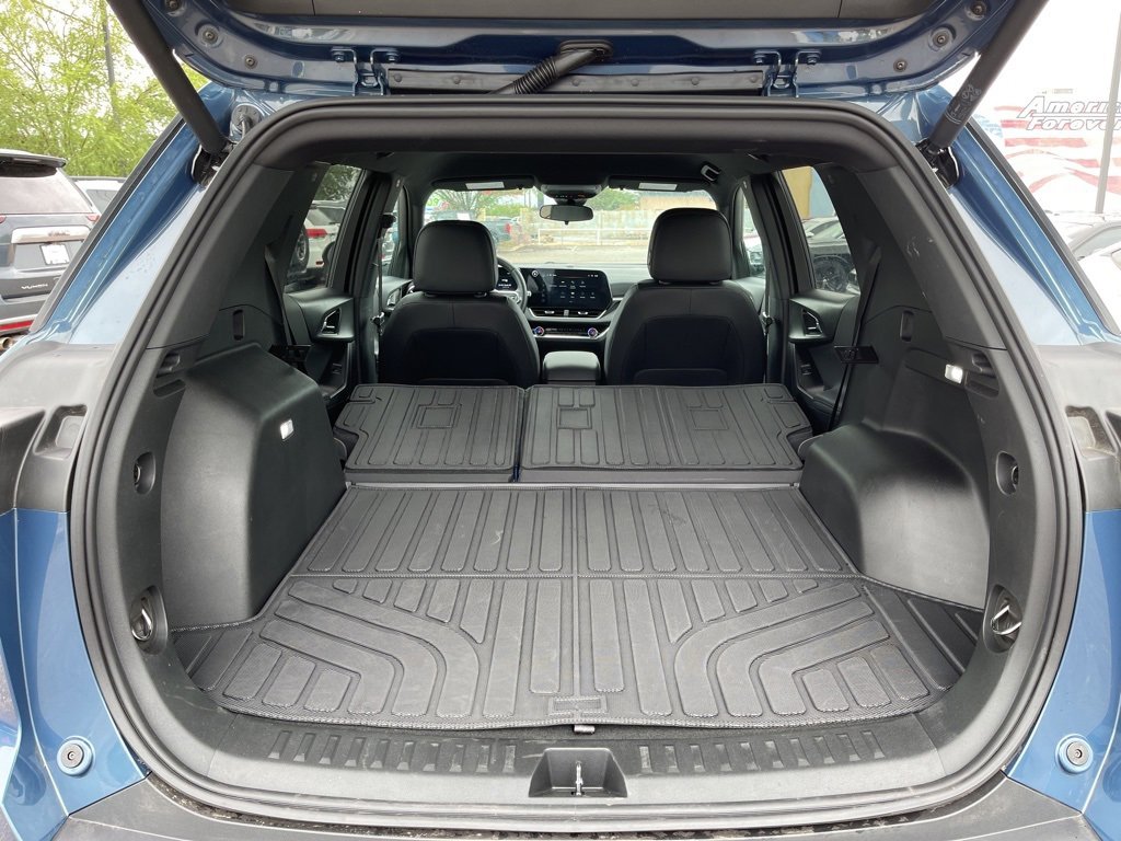 Used 2025 Chevrolet Equinox LT w/ Convenience Package II image 8