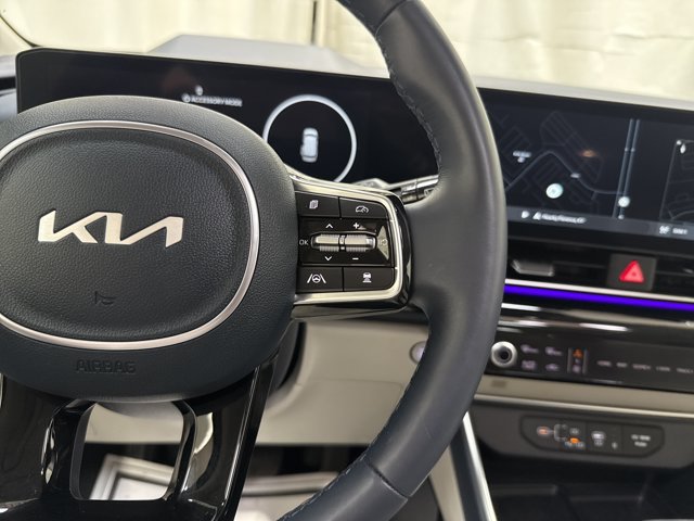 Certified 2025 Kia Carnival SX Prestige FWD image 18