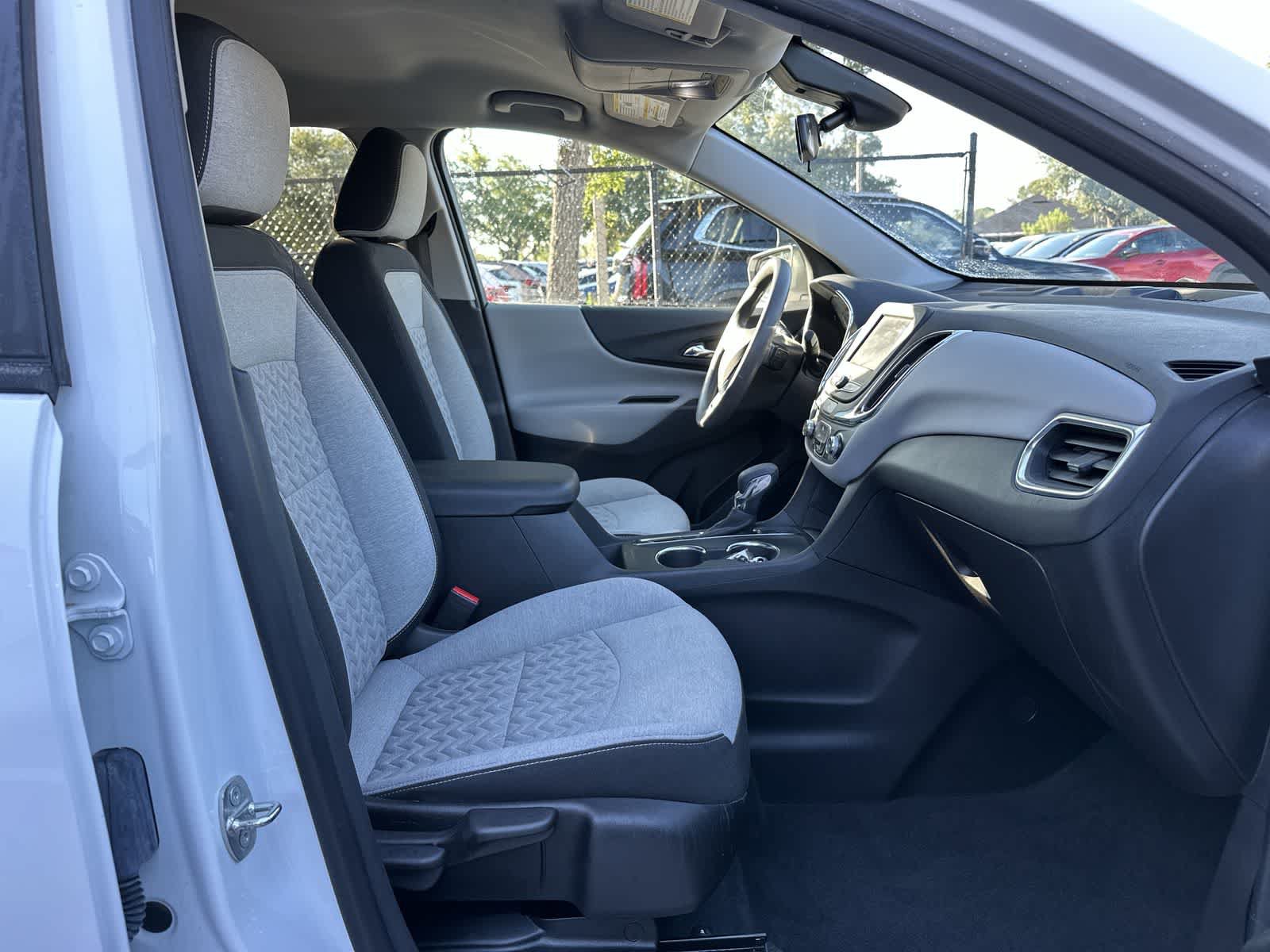 Used 2023 Chevrolet Equinox LS w/ LS Convenience Package FWD image 9
