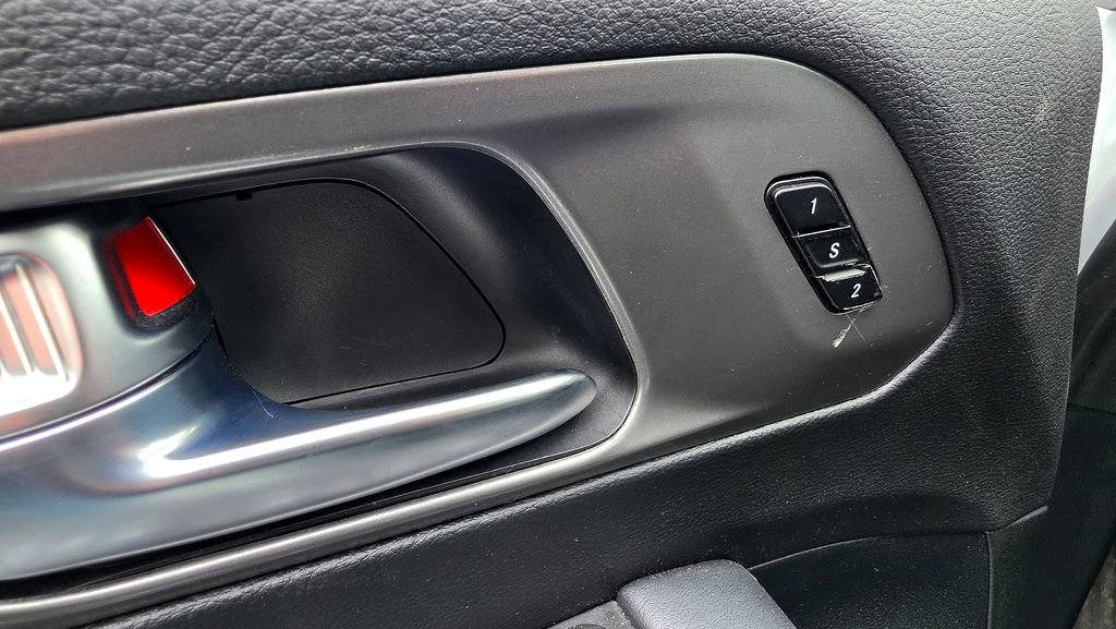 Used 2025 Chrysler Pacifica Select FWD image 18