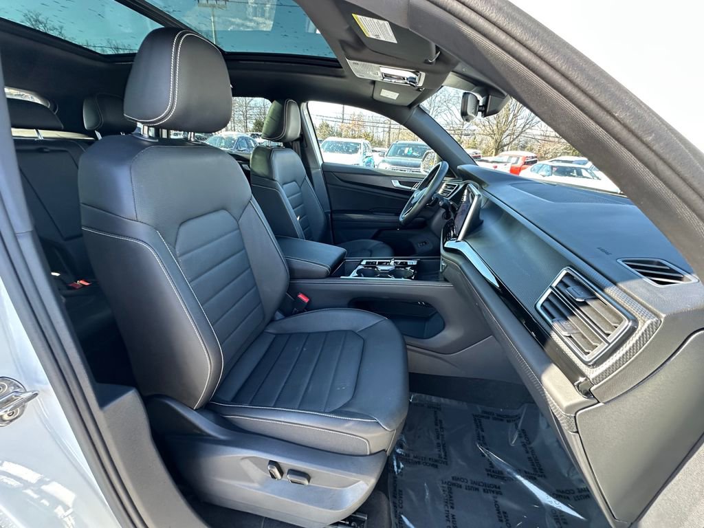 Used 2025 Volkswagen Atlas Cross Sport SEL image 25