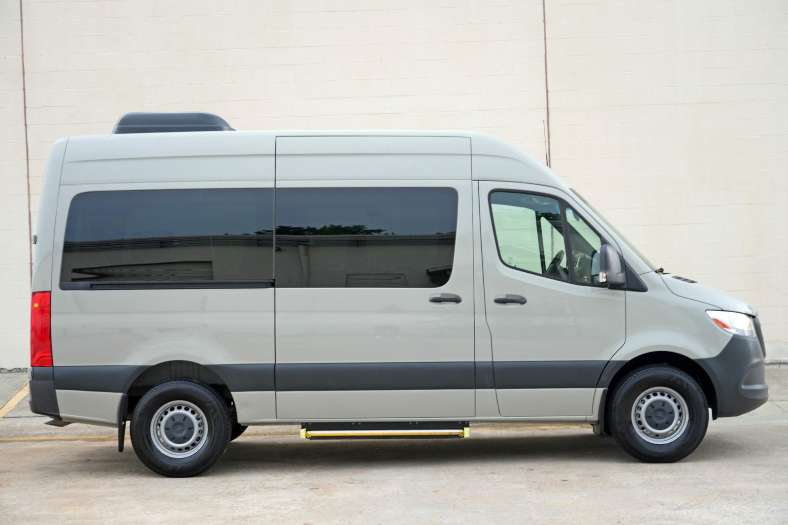 Used 2022 Mercedes-Benz Sprinter 2500 image 46