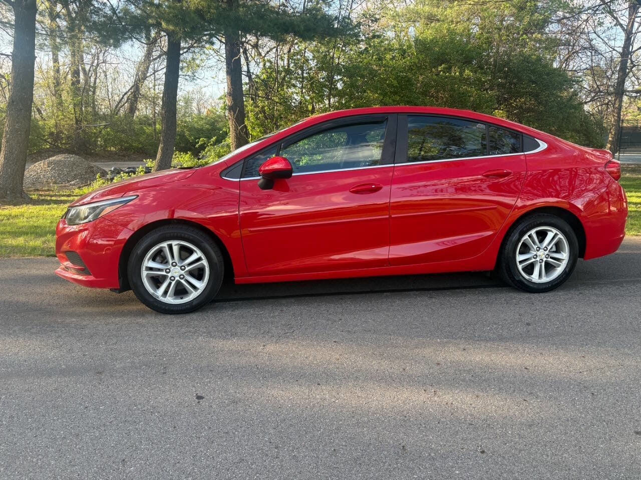 Used 2016 Chevrolet Cruze LT w/ Convenience Package image 3