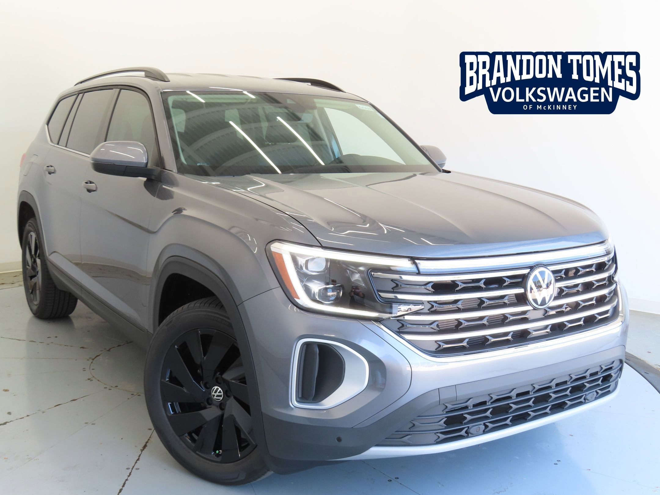 New 2025 Volkswagen Atlas SE FWD image 1