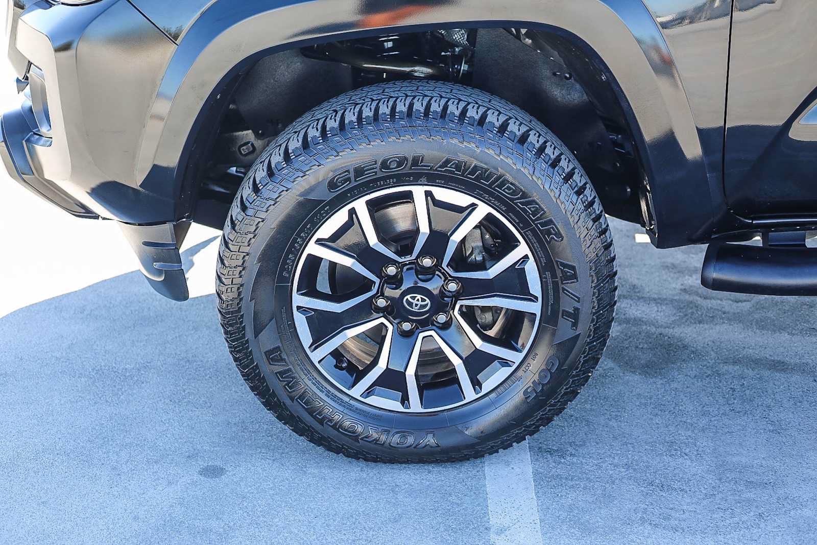Used 2022 Toyota Tacoma TRD Sport w/ Technology Package AWD/4WD image 10