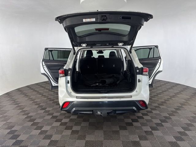 Used 2021 Toyota Highlander Limited image 16