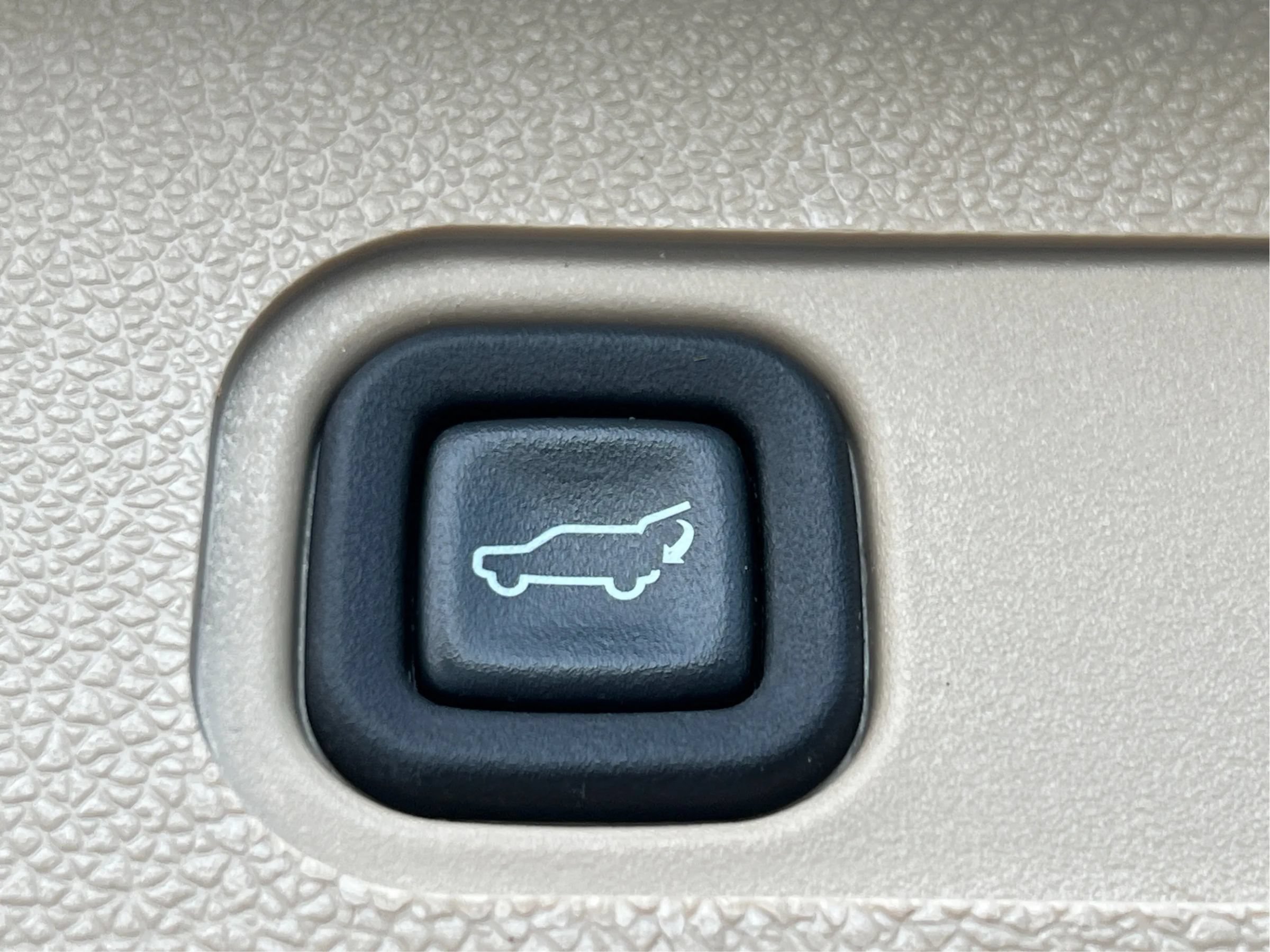 Used 2014 Chevrolet Tahoe LTZ RWD image 49