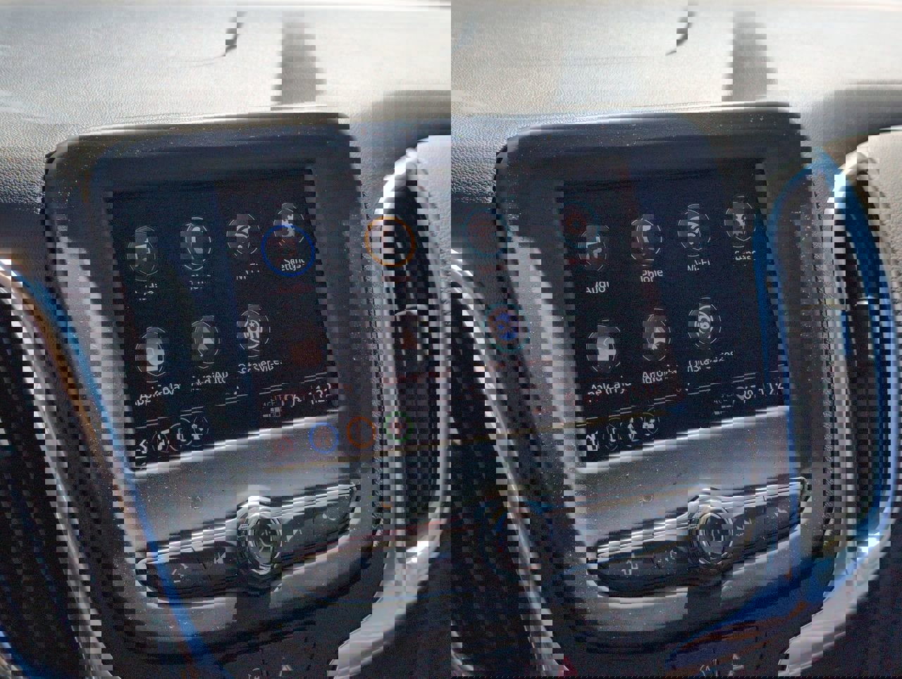 Used 2023 Chevrolet Equinox LT w/ Driver Convenience Package image 19