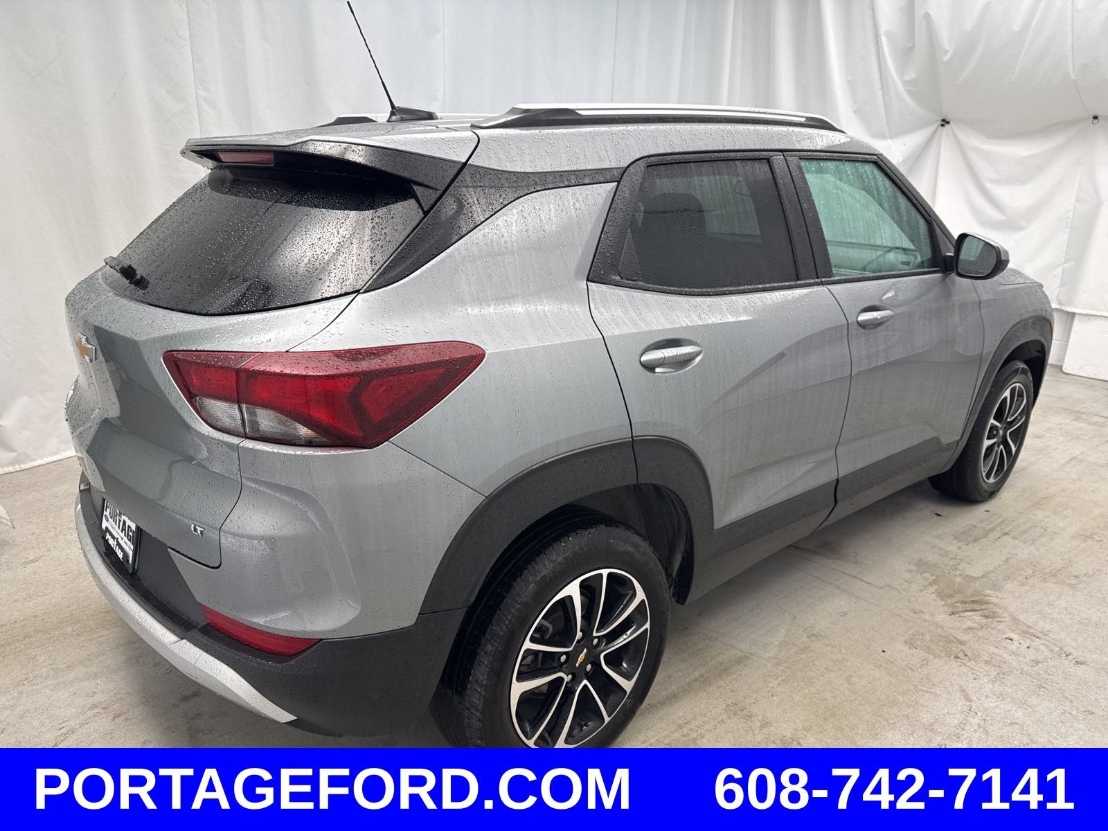 Used 2025 Chevrolet TrailBlazer LT AWD/4WD image 2