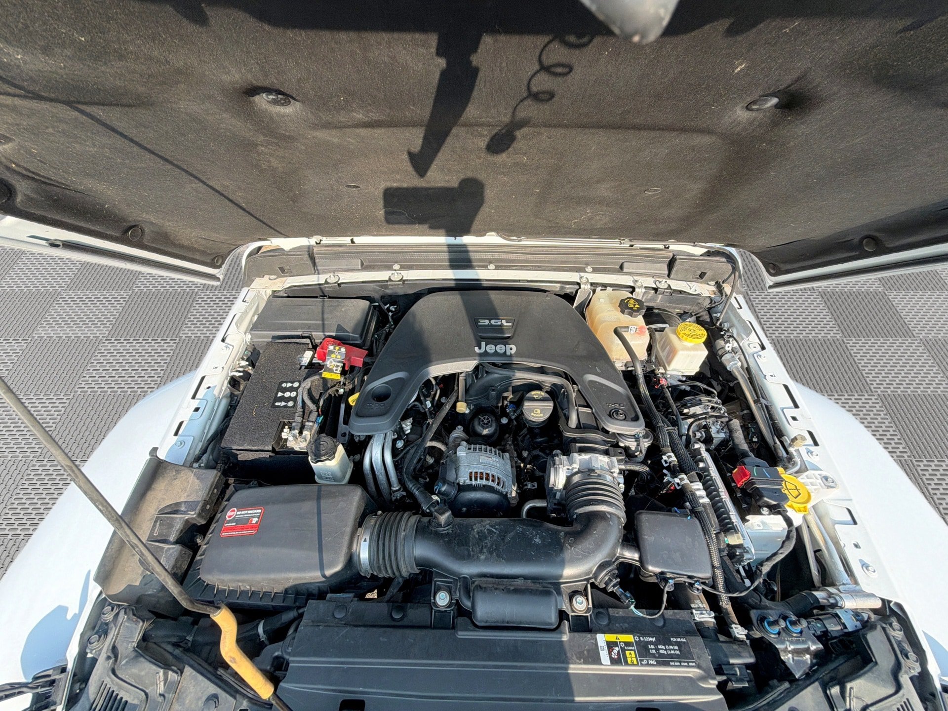 Used 2020 Jeep Gladiator Overland AWD/4WD image 6