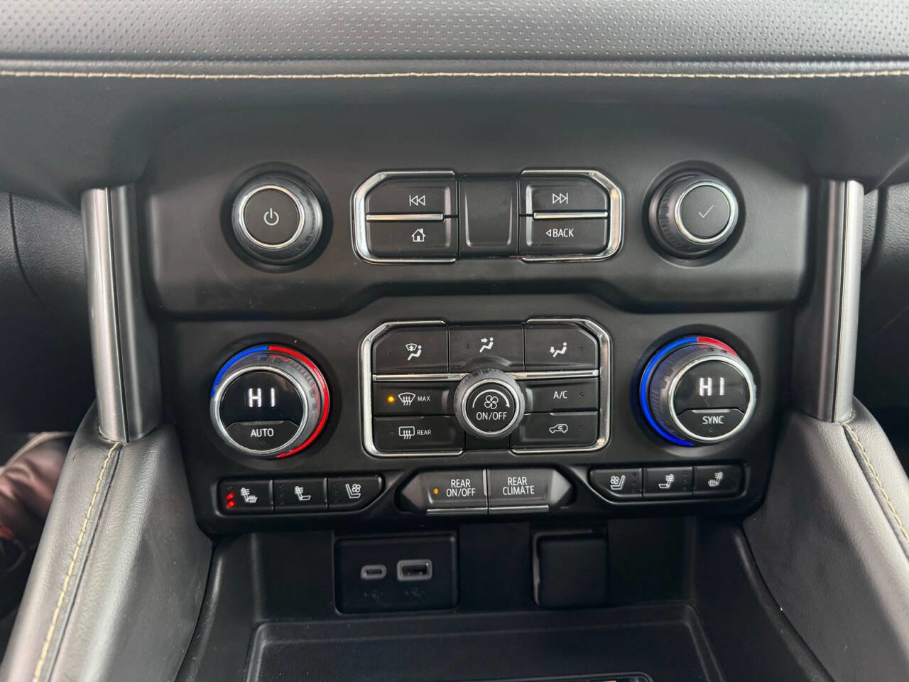 Used 2023 Chevrolet Suburban Premier image 28