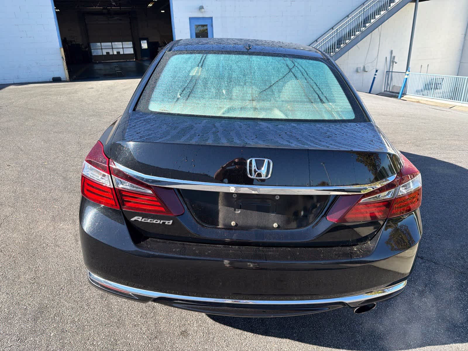 Used 2017 Honda Accord EX-L image 10